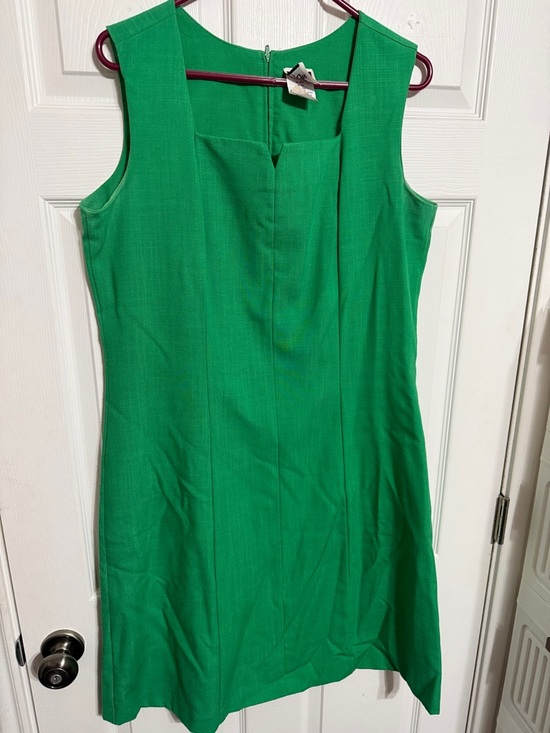Special Effects Dresses & Skirts - Green Sleeveless Midi Dress - Classic Tailored Style
